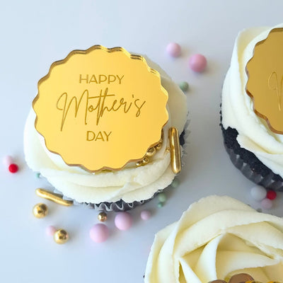 Photo showing a gold mirror disc on top of a cupcake.
